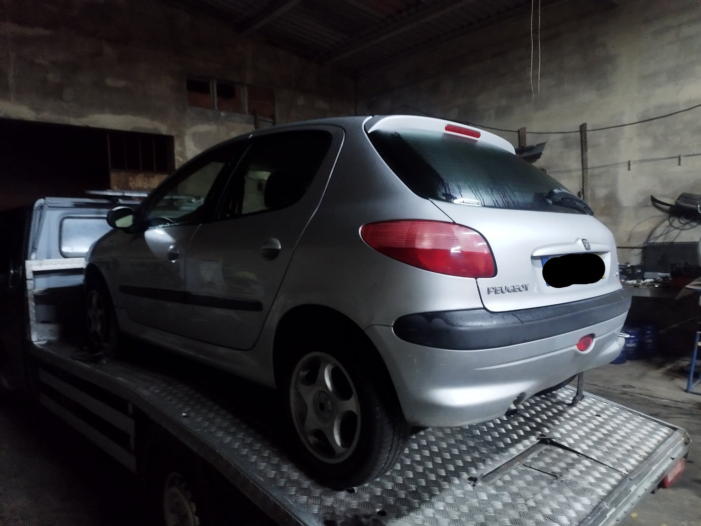 Peças Usadas Peugeot 206 motor Farois capo portas bancos