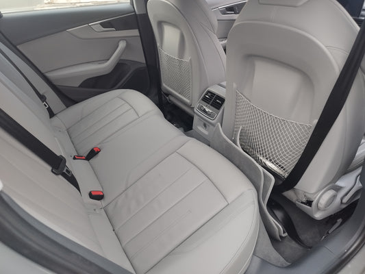 Interior completo Audi A4 2020 . com bancos e foras das portas, plásticos consola central