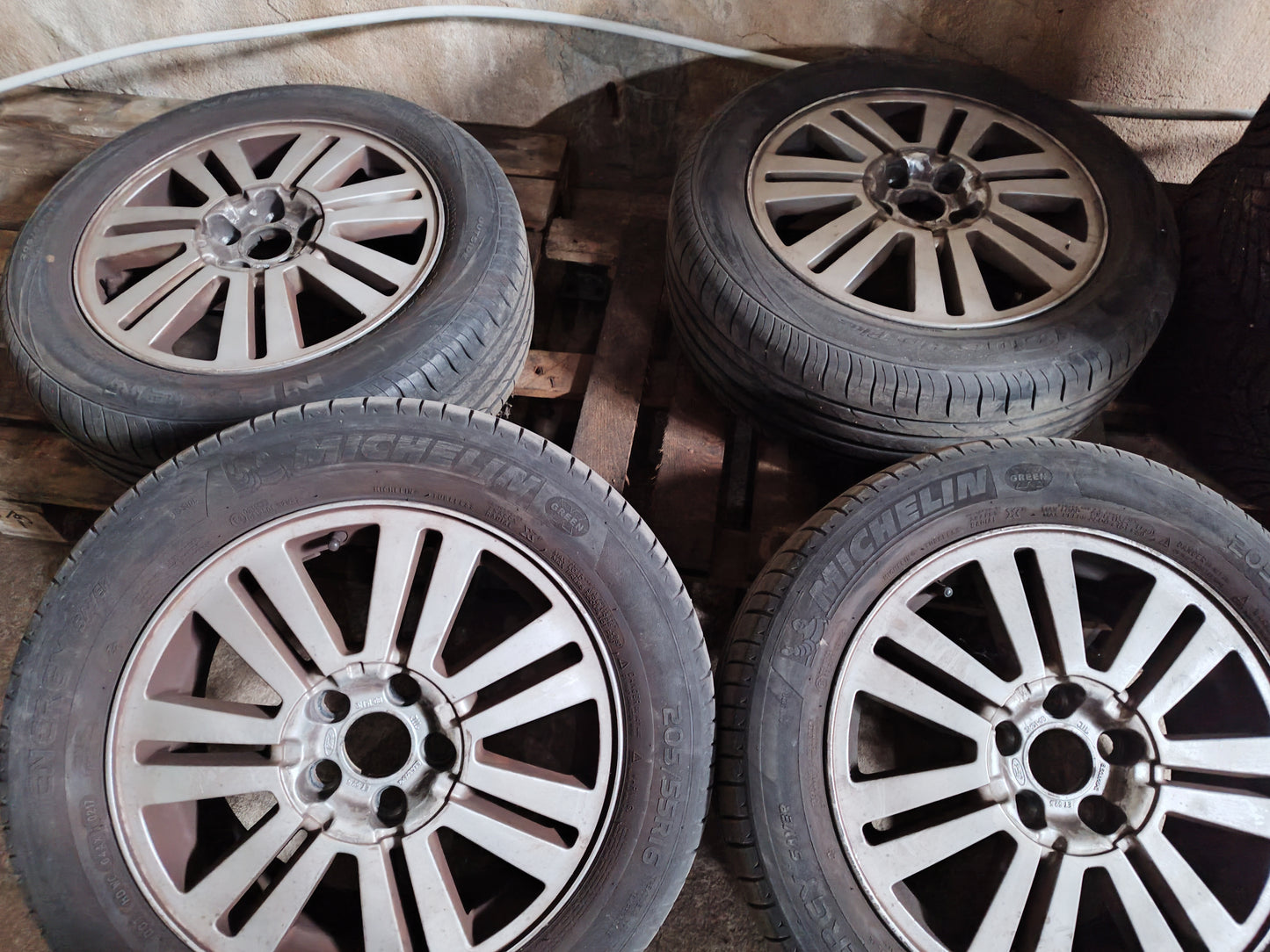 4 Jantes Originais Ford 16'' com pneus 205/55 R16 (50%)