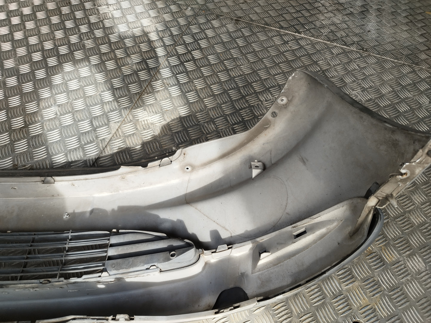 Parachoque frente Peugeot 206 cinzento