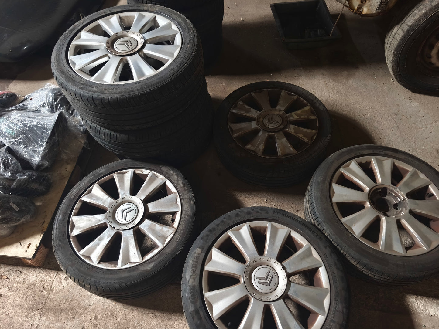 5 Jantes 17'' Originais Citroën com pneus 205/50 R17 (<50%)