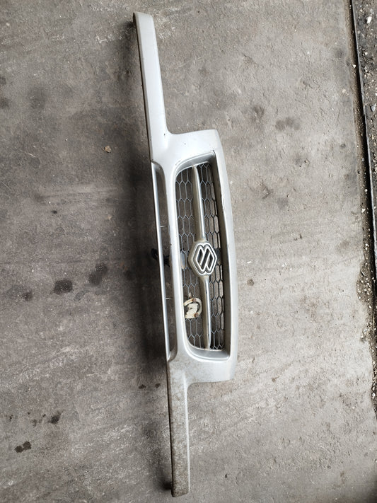 Grelha frontal Suzuki Grand Vitara (plástico estalado)