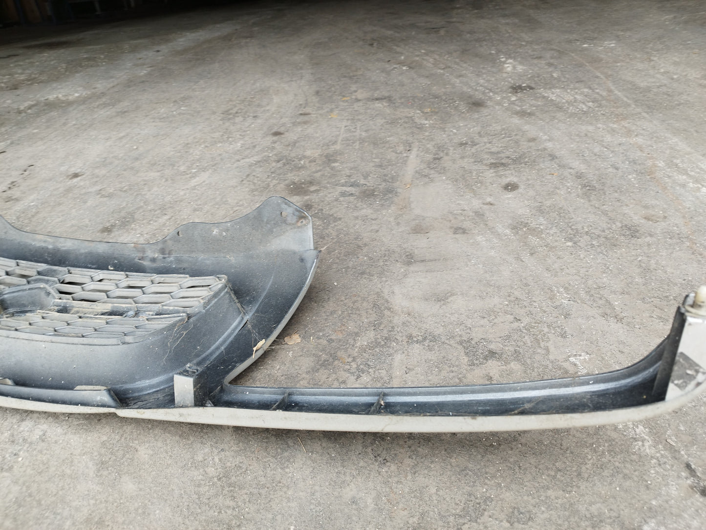 Grelha frontal Suzuki Grand Vitara (plástico estalado)