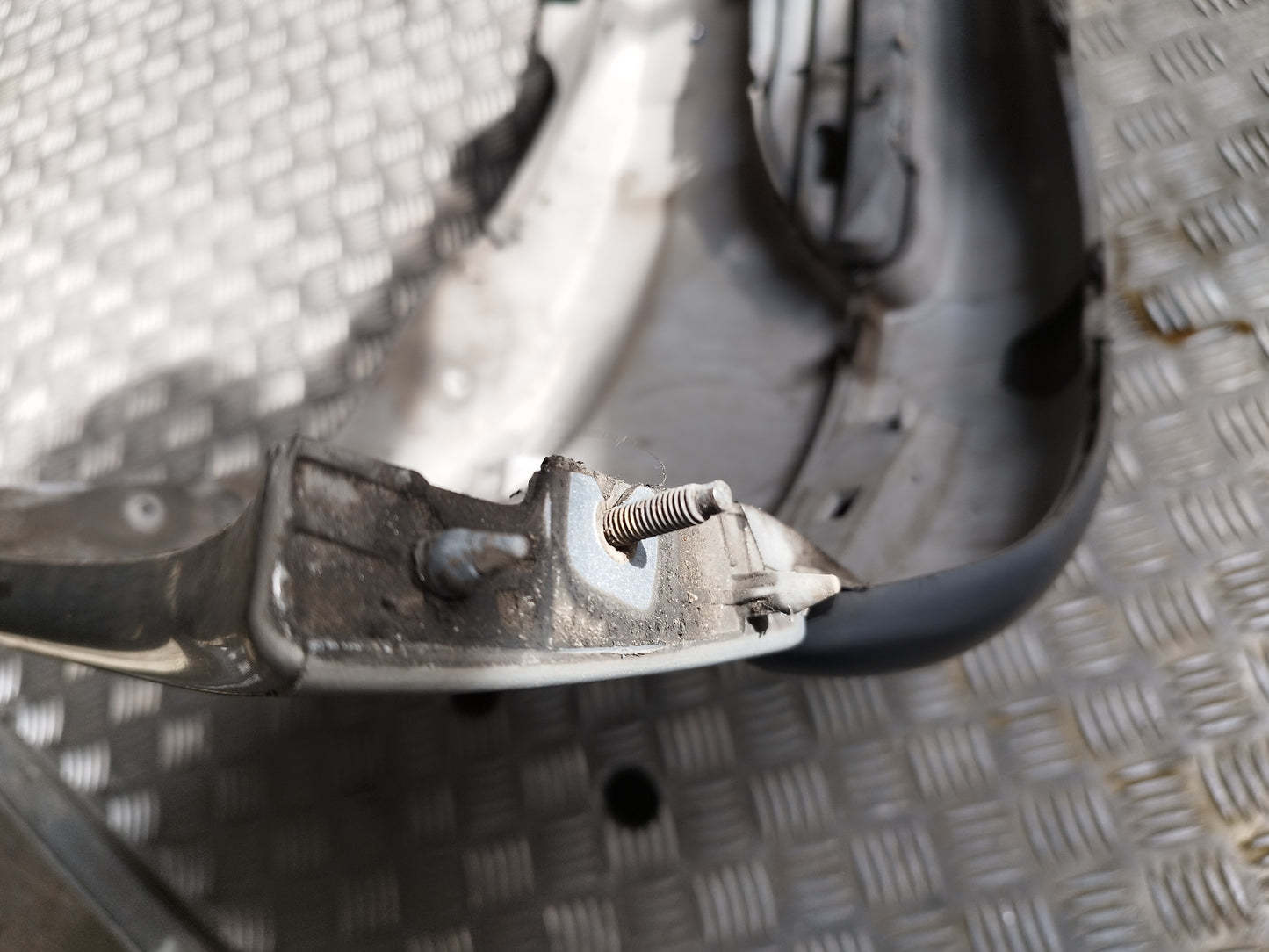 Parachoque frente Peugeot 206 cinzento