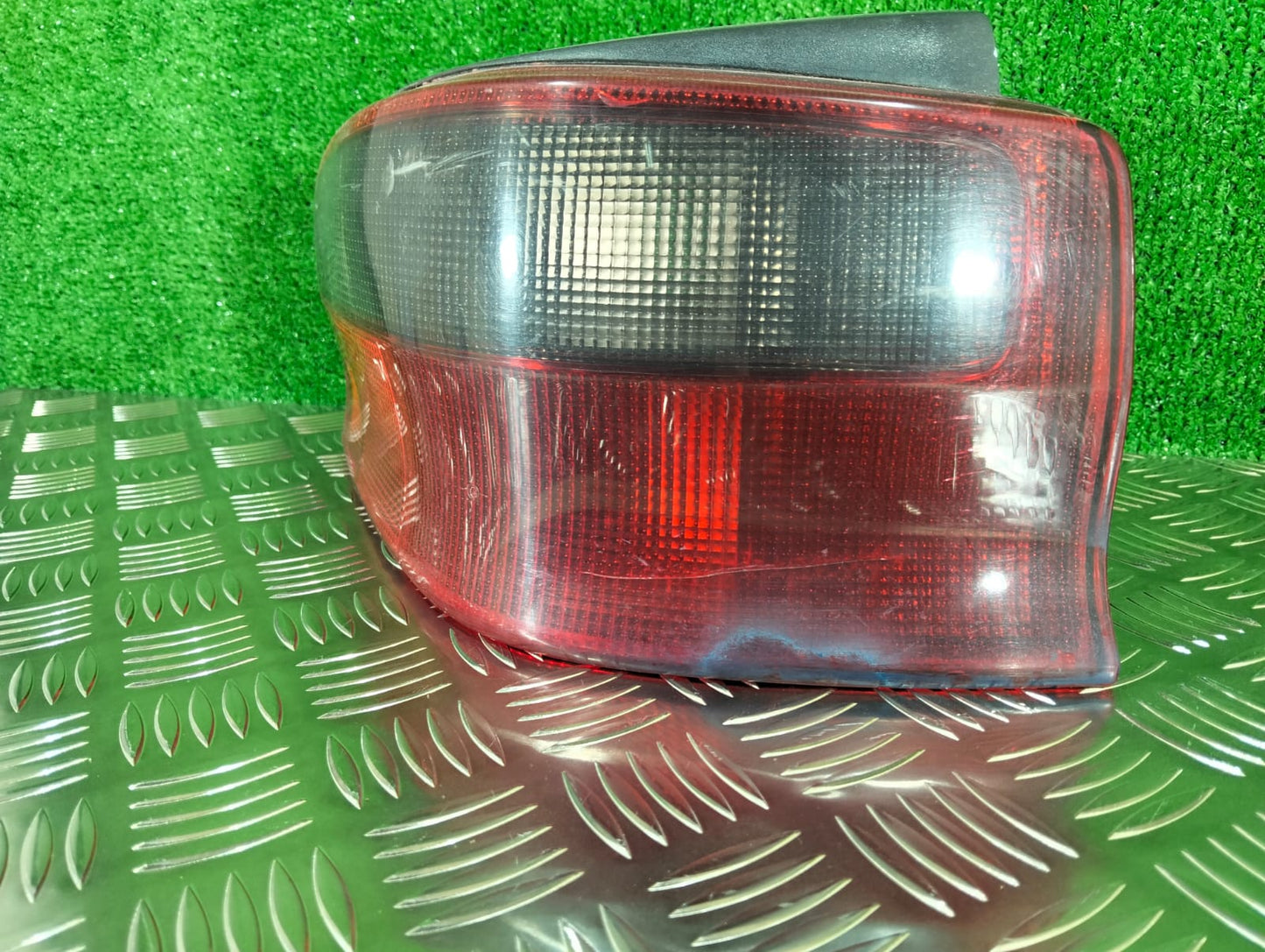 Farolim traseiro Citroen Saxo