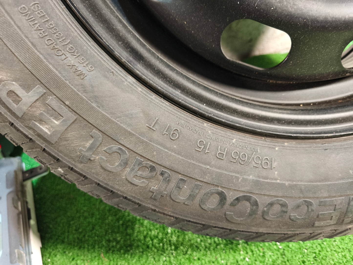 Jante com Pneu suplente 195/65/15 furação 5 x 110