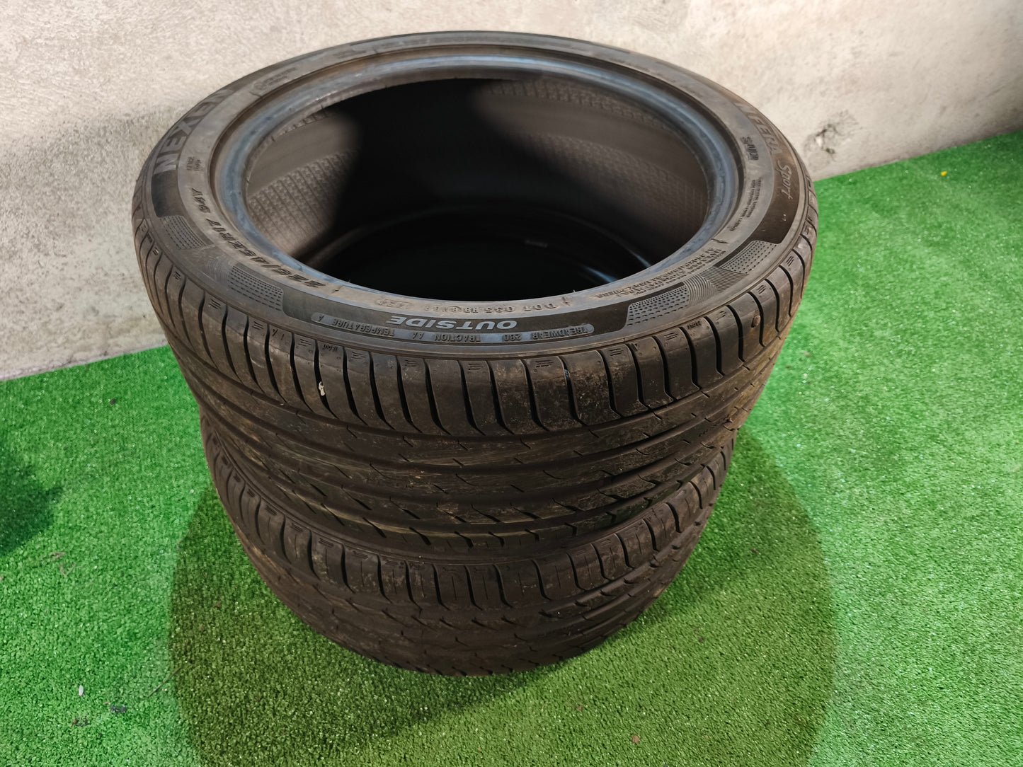 Conjunto de 2 pneus semi novos 225/45/17