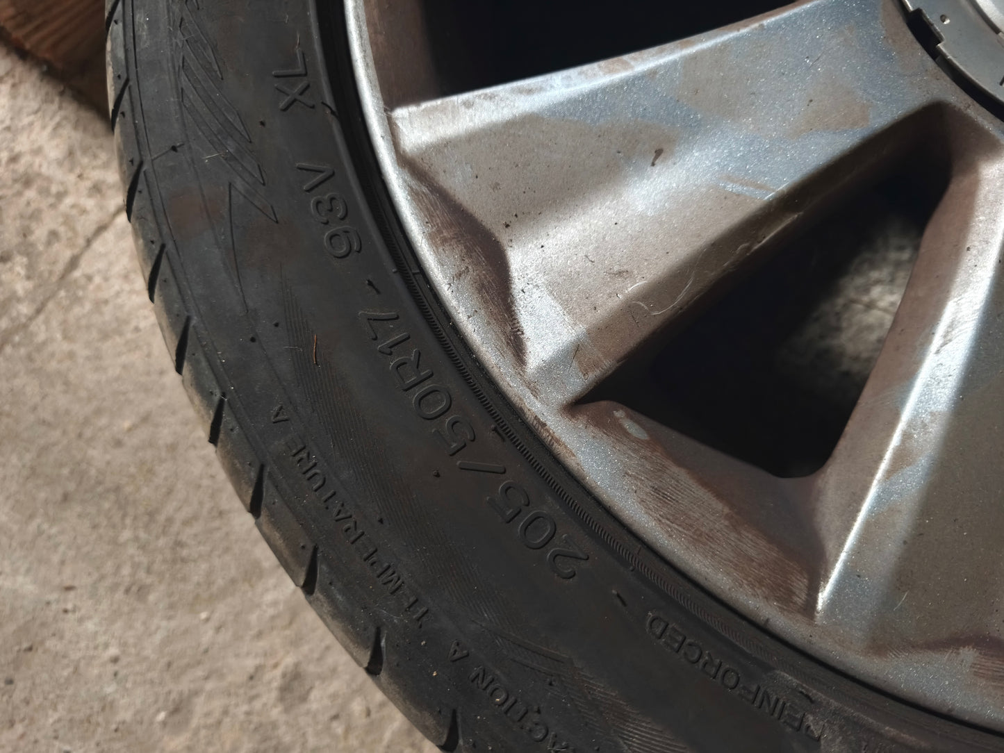 5 Jantes 17'' Originais Citroën com pneus 205/50 R17 (<50%)