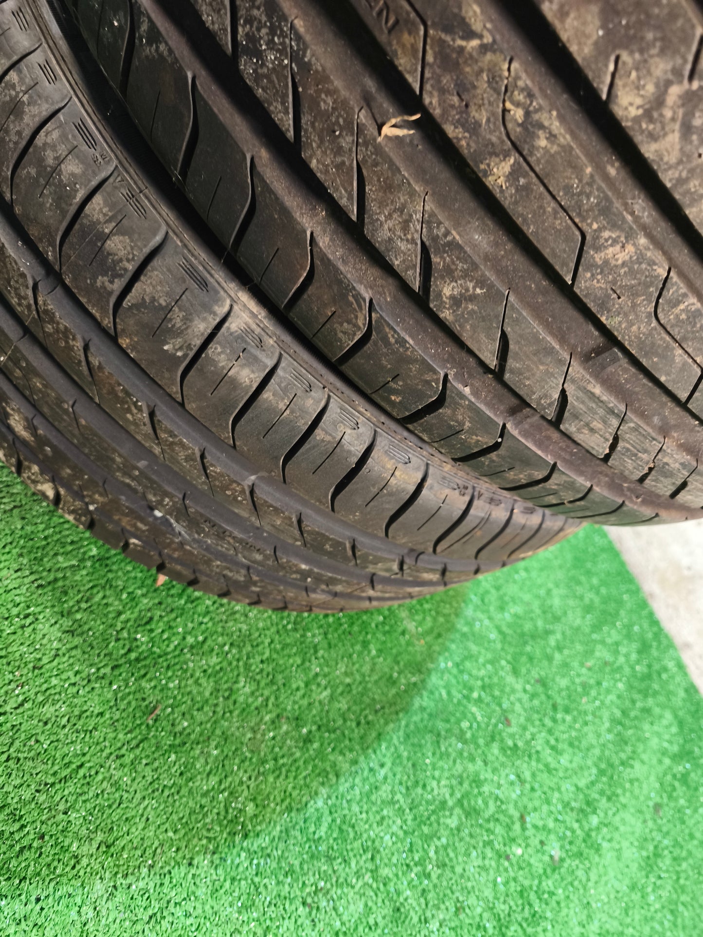 Conjunto de 2 pneus semi novos 225/45/17