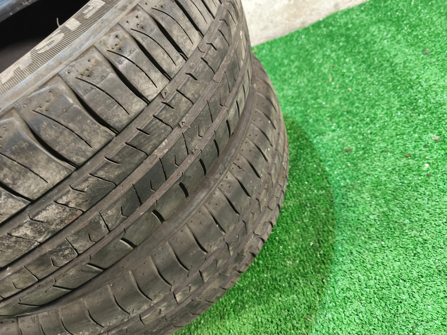 2 pneus semi novos 175/65/14