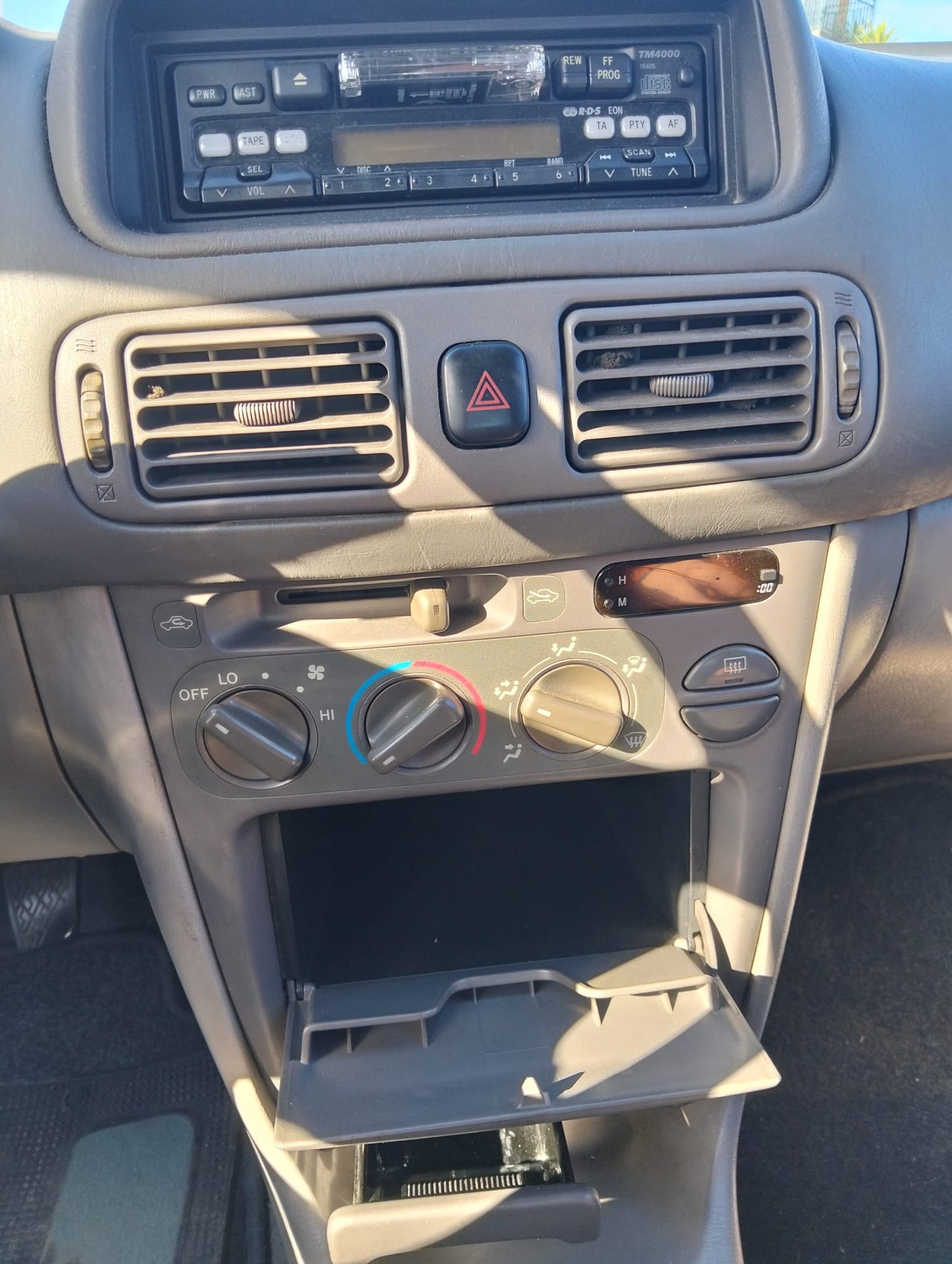 Toyota Corolla viii compact (E110)
1.4 EE111 86CV 1998