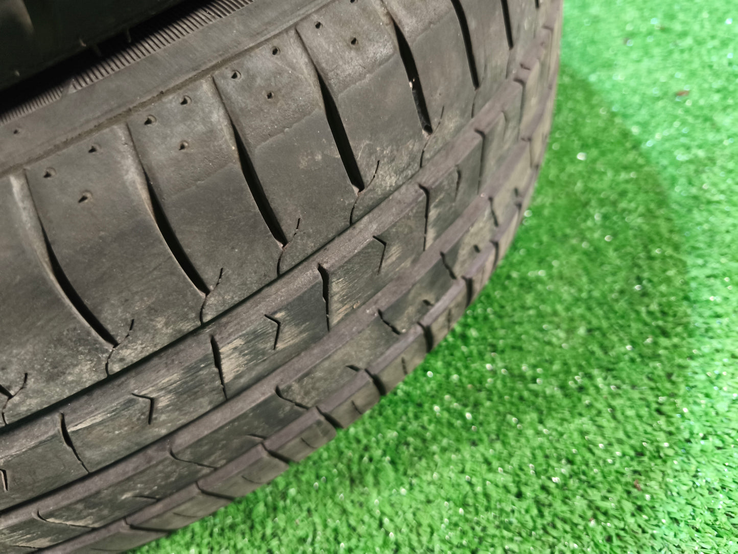 2 pneus semi novos 175/65/14