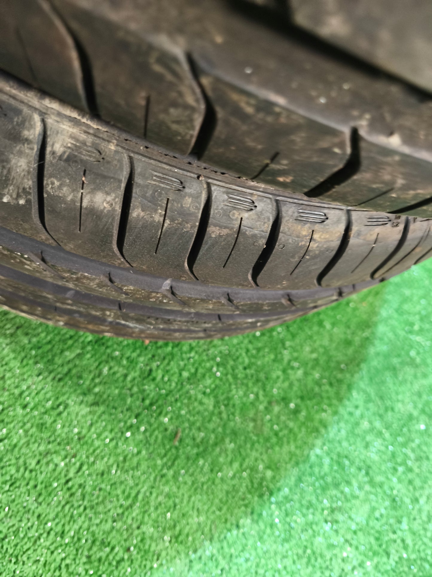 Conjunto de 2 pneus semi novos 225/45/17