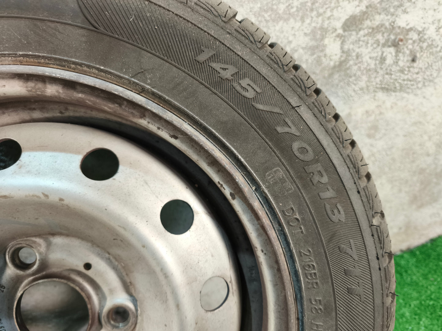 4 Jantes com pneu citroen AX 145/70/13