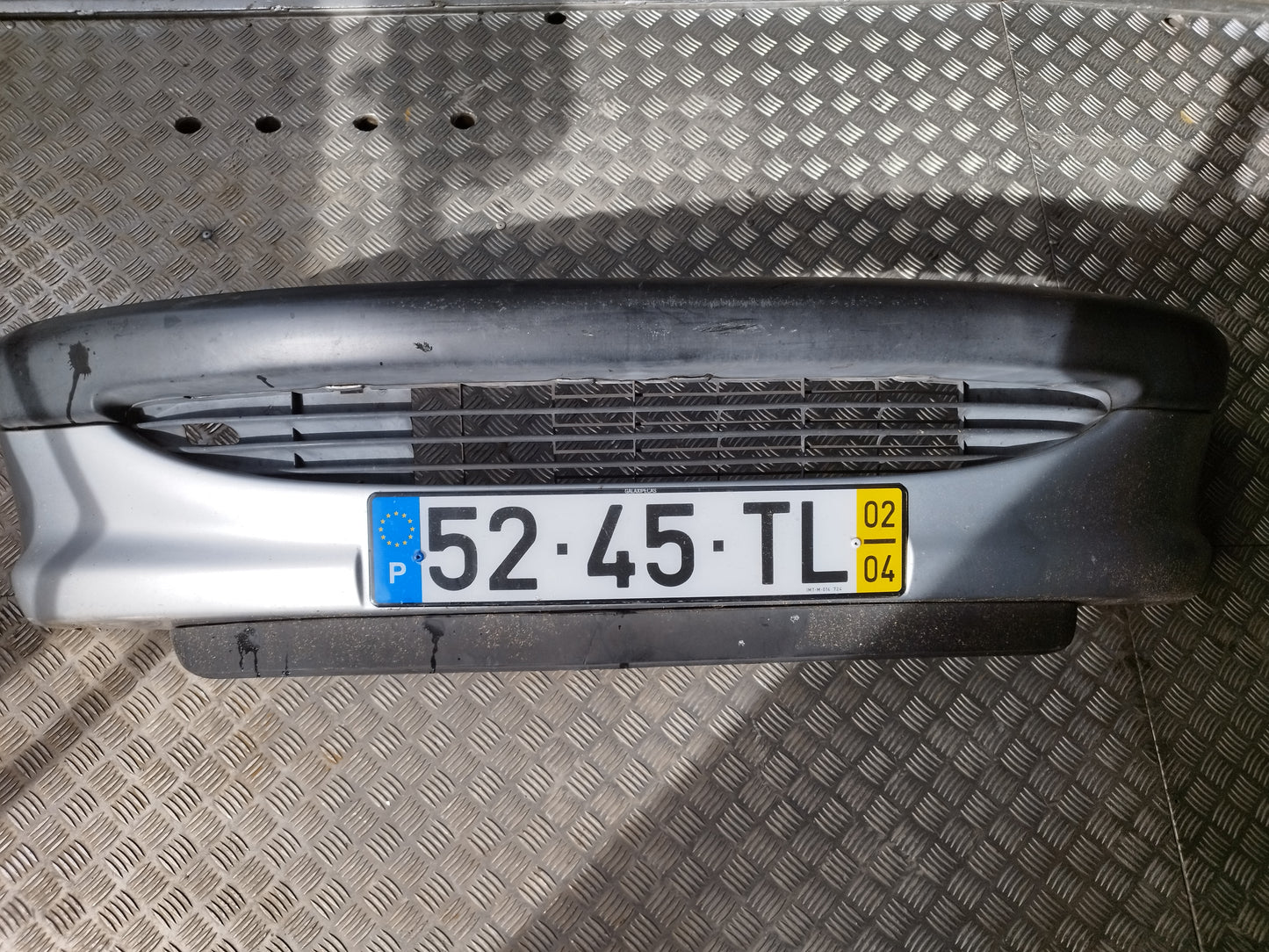 Parachoque frente Peugeot 206 cinzento