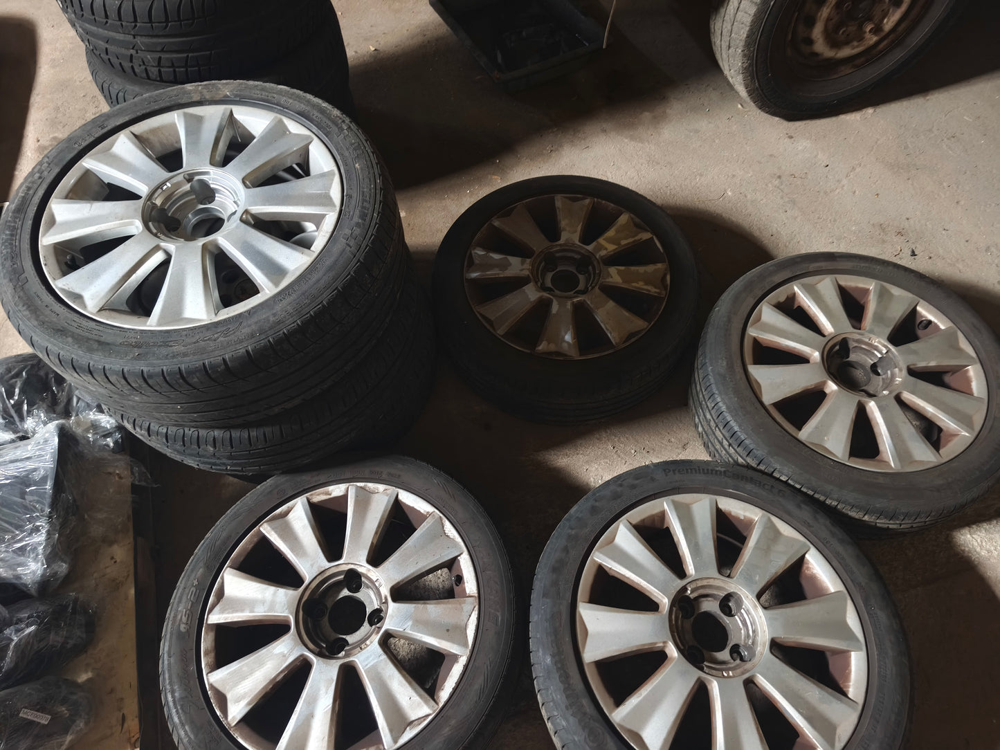 5 Jantes 17'' Originais Citroën com pneus 205/50 R17 (<50%)